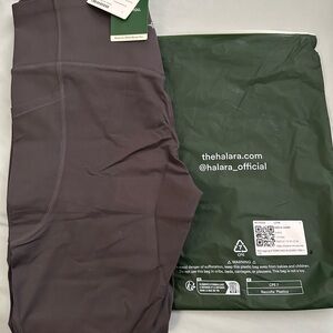 Halara Ultra Sculpt 7/8 leggings
Volcanic Grey